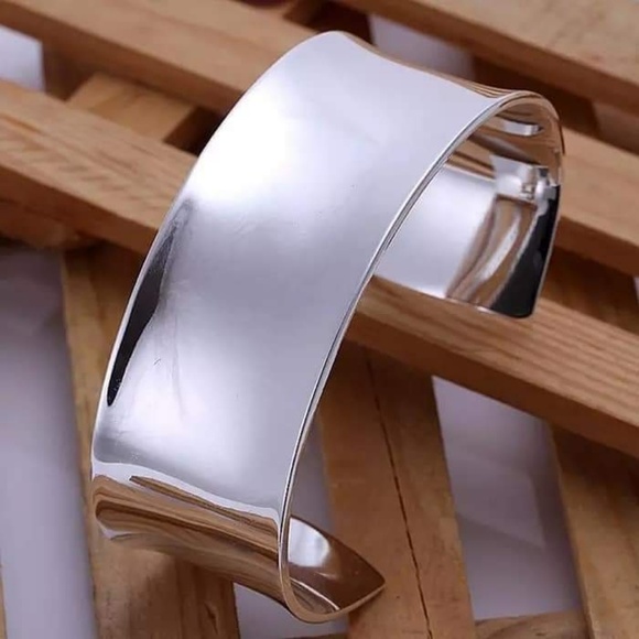 Jewelry - 925 Silver Plated Bangle